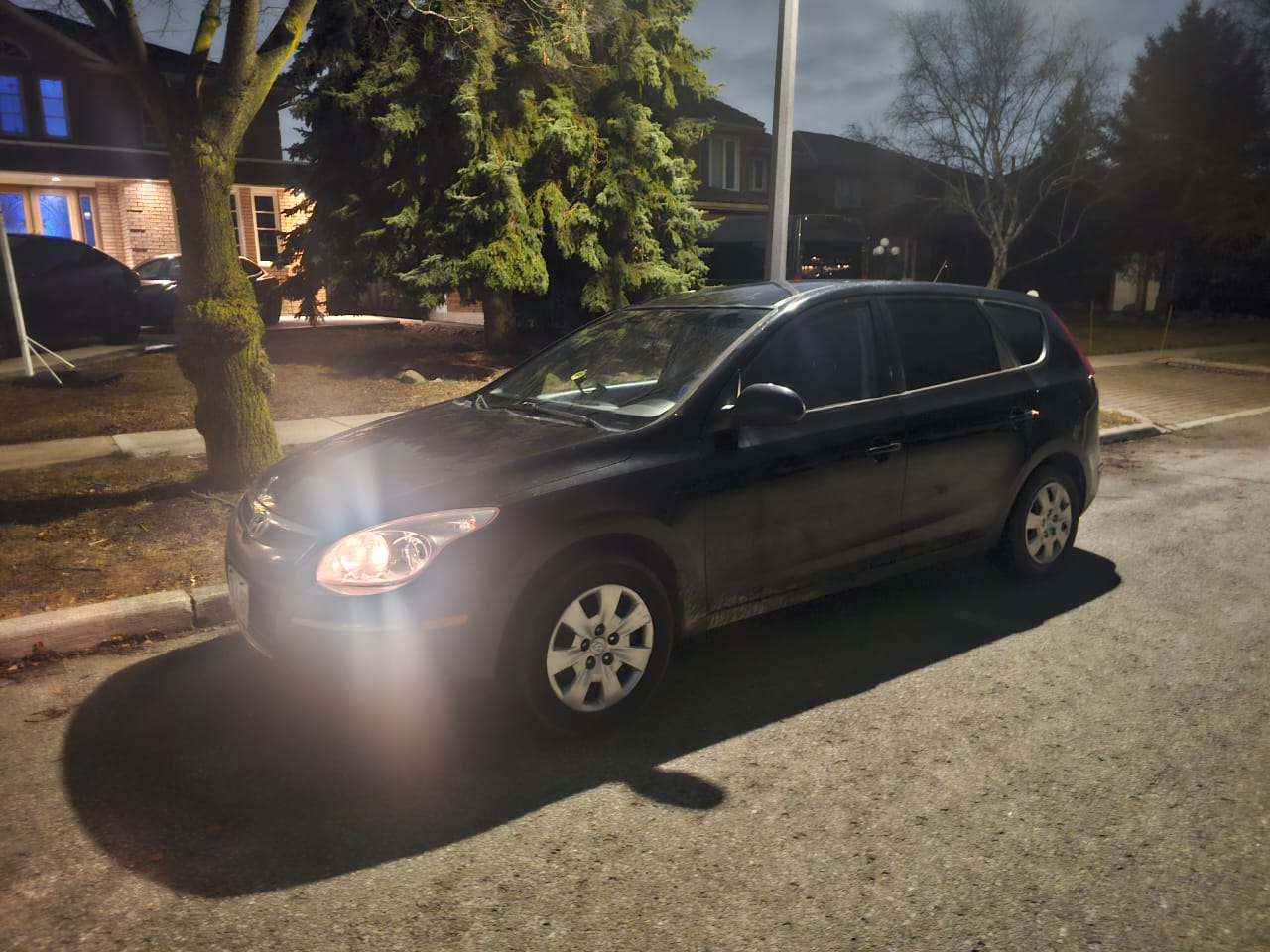 Black 2012 Hyundai Touring interior